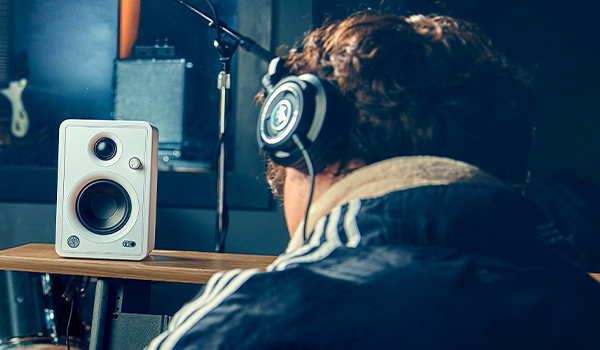 Headphones vs Studio Monitors: 4 Essential Considerations for Audio Production